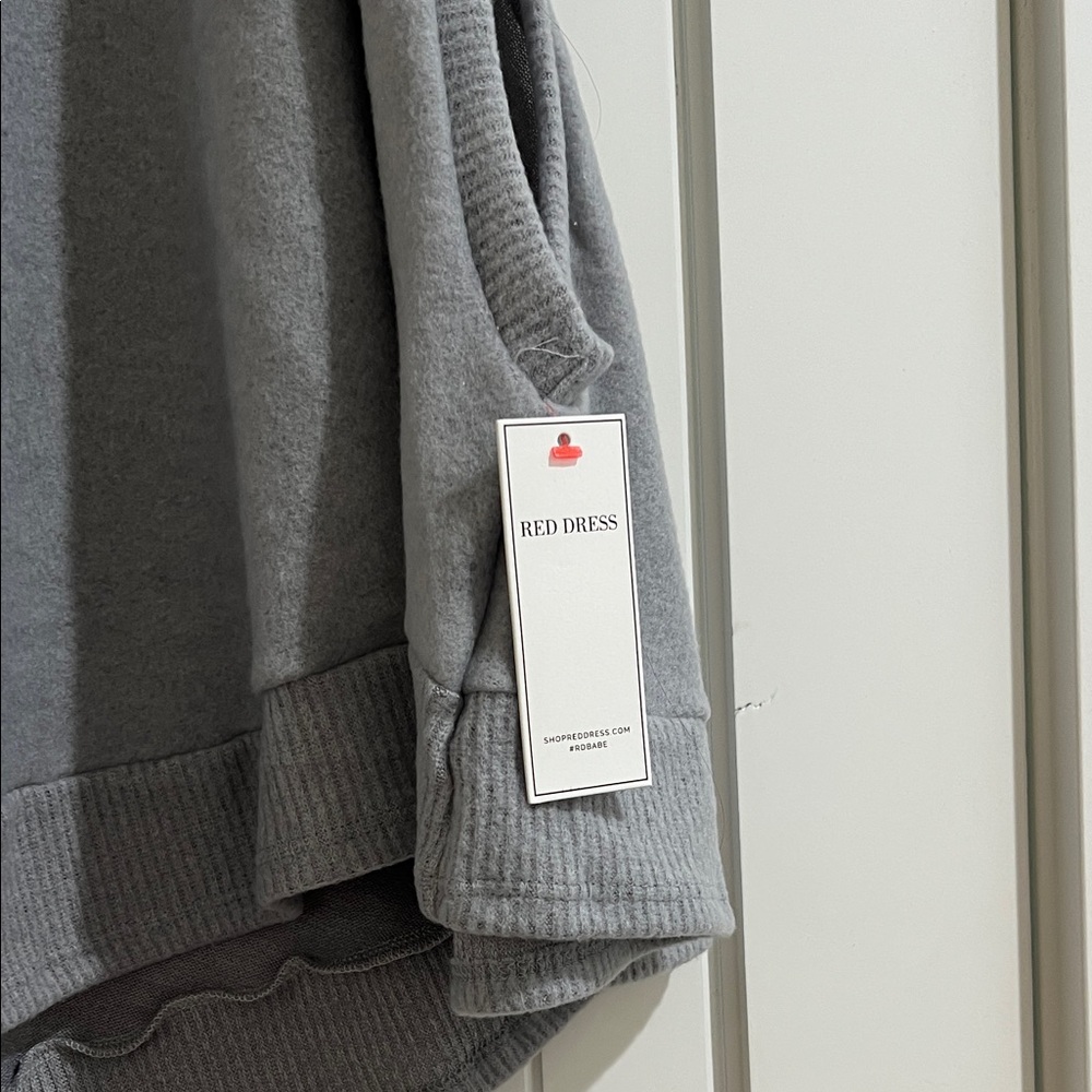 Stylish Gray Sweatshirt - Picture 3 of 6